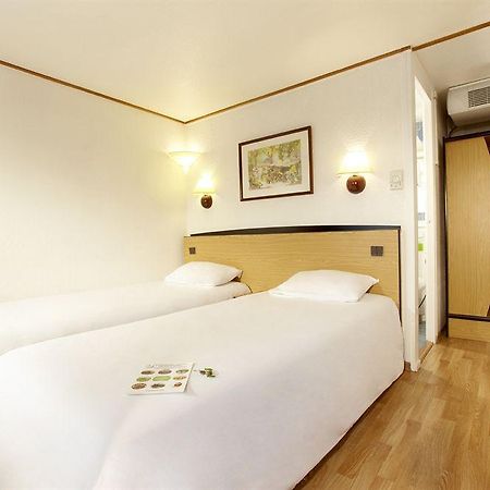 Campanile Hotel Майен Стая снимка