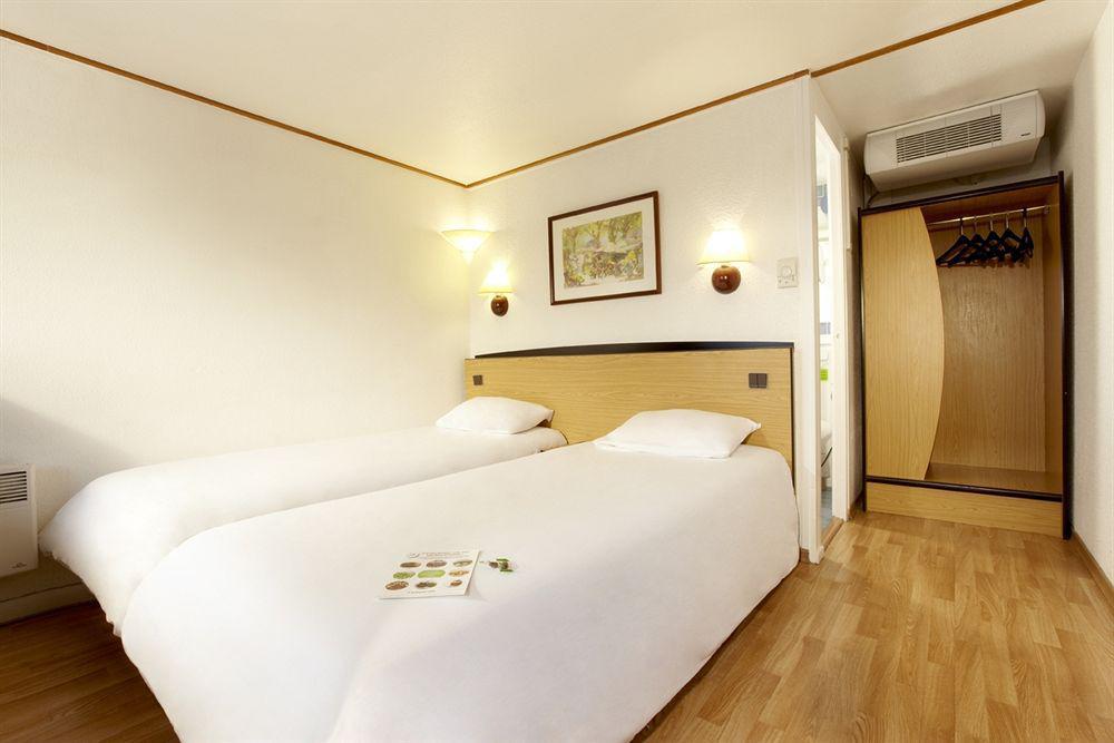 Campanile Hotel Майен Стая снимка